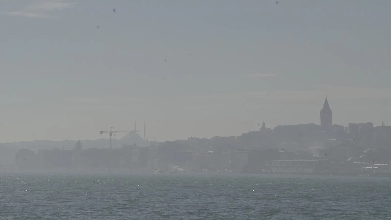 Pamje e horizontit të Stambollit nga një traget në Bosfor
